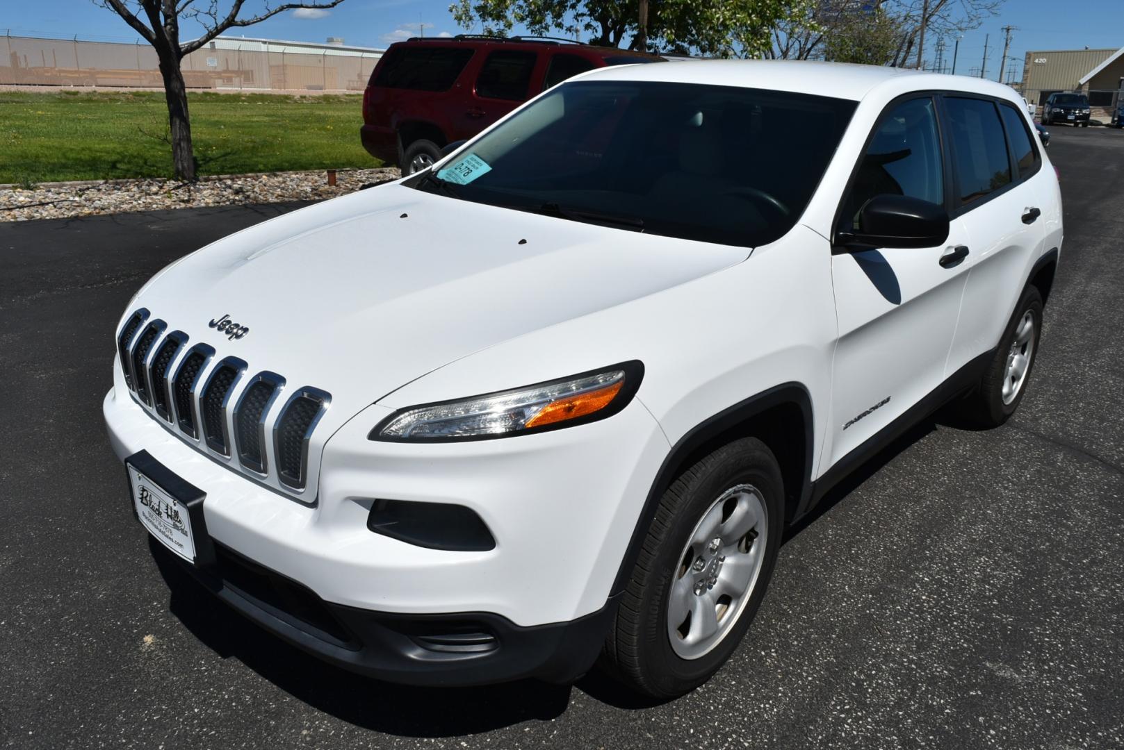 2016 White /Beige Jeep Cherokee Sport (1C4PJMAB4GW) with an 2.4L 4 Cyl Multi -Air engine, 9-Speed Automatic transmission, located at 1600 E Hwy 44, Rapid City, SD, 57703, (605) 716-7878, 44.070232, -103.171410 - Photo#2